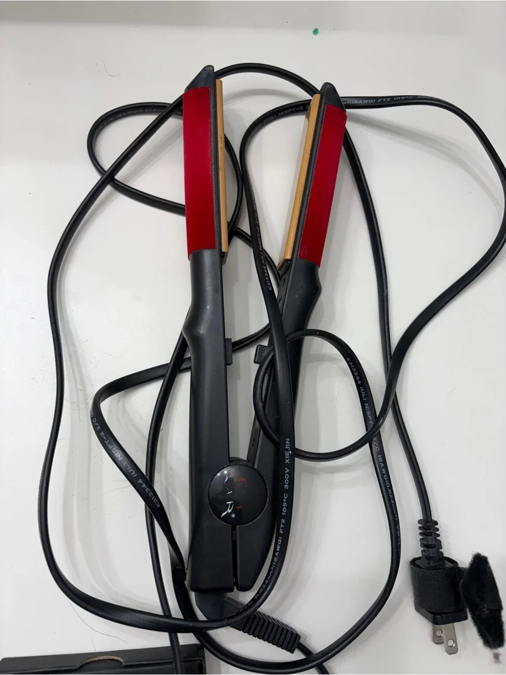 Black and Red Hair Straightener with Ceramic Plates